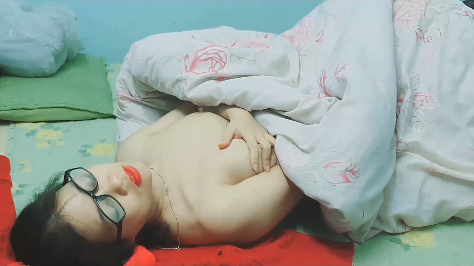 Cewek Kacamata Sange Gila Pakai Sextoy Sampai Squirt Banyak