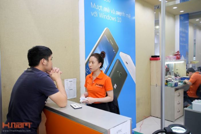 Tại sao bạn nên chọn thay màn hình chính hãng tại Hcare