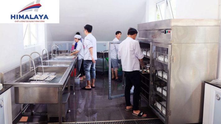 Tại sao nên đầu tư tủ sấy bát đĩa công nghiệp cho nhà máy, nhà hàng?