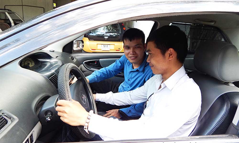 Đăng ký học bằng lái xe ô tô B1 uy tín tại Hoclaixe12h.com