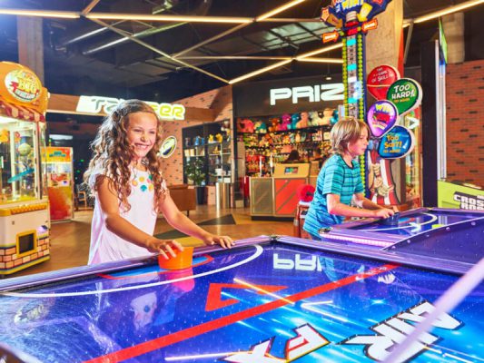 “Đấu” Bowling chuyên nghiệp ngay tại Timezone!