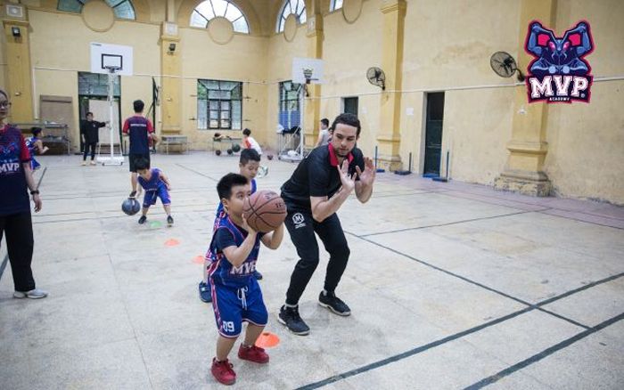 Học bóng rổ bằng tiếng anh: Thêm một lựa chọn cho trẻ em Thủ Đô