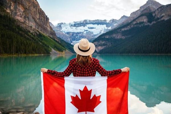 Tìm hiểu về lợi thế và cách để nhận thường trú nhân Canada