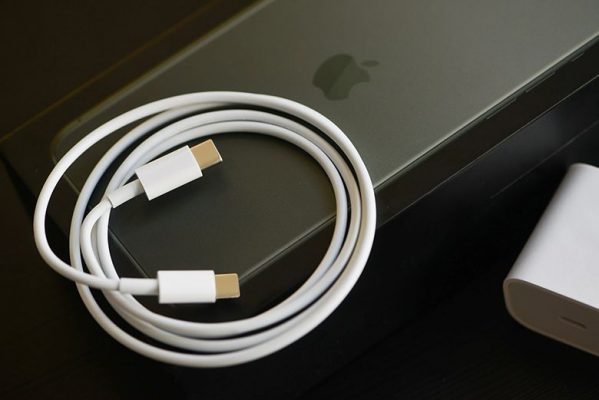 iPhone 14 dùng sạc gì? Tốc độ sạc tối đa lên đến 25W